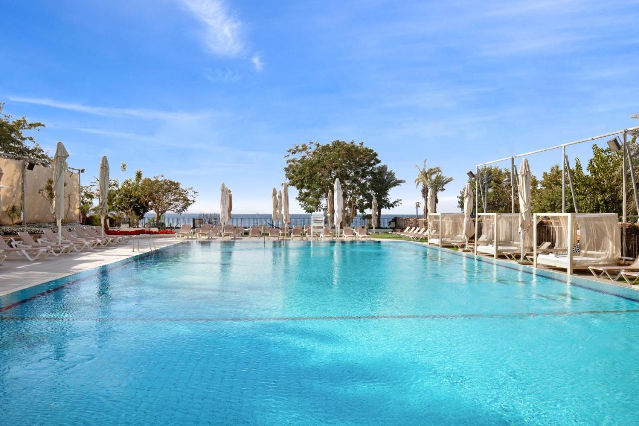 Neptune Eilat By Dan Hotels Ngoại thất bức ảnh The pool at the hotel