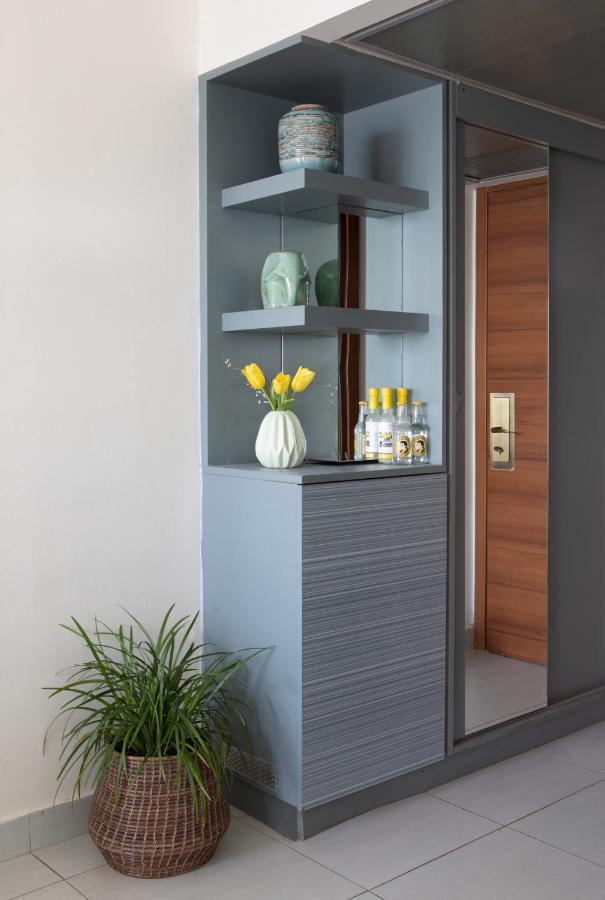 Neptune Eilat By Dan Hotels Ngoại thất bức ảnh A wet bar in a home