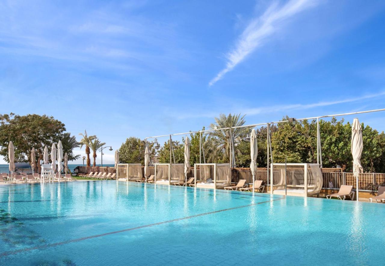 Neptune Eilat By Dan Hotels Ngoại thất bức ảnh The pool at the hotel