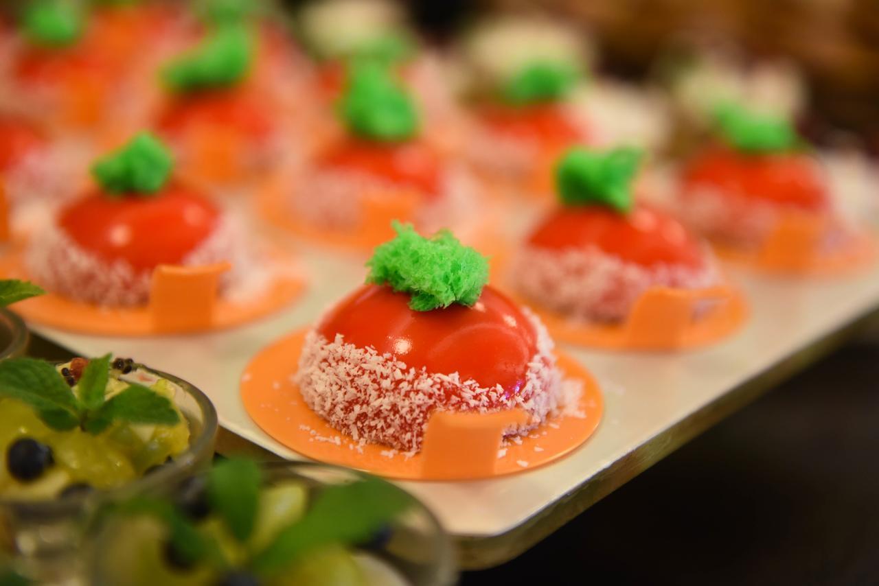 Neptune Eilat By Dan Hotels Ngoại thất bức ảnh A pumpkin-shaped petit four