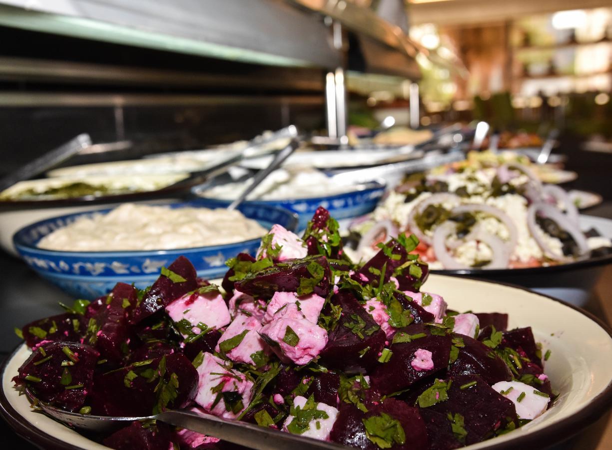 Neptune Eilat By Dan Hotels Ngoại thất bức ảnh Israeli salad