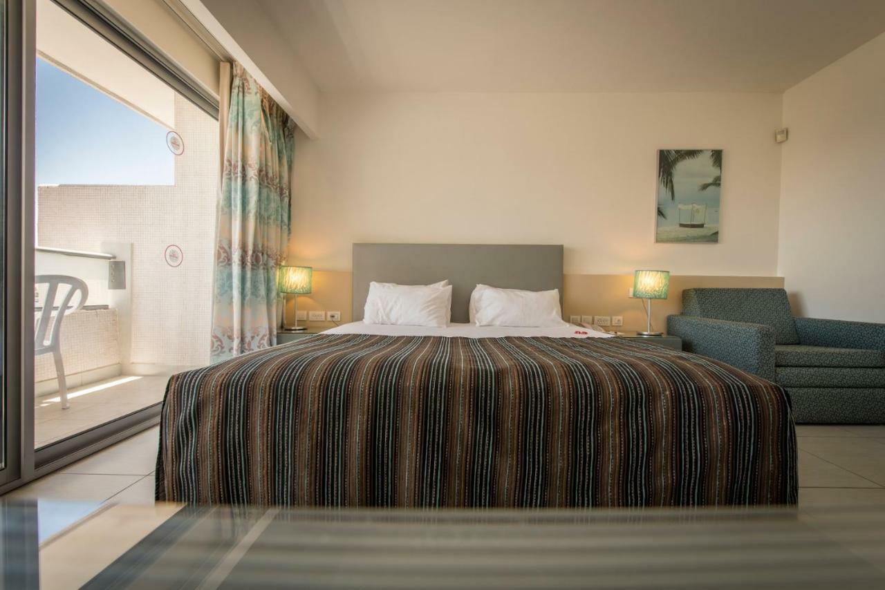 Neptune Eilat By Dan Hotels Ngoại thất bức ảnh A bedroom at the hotel